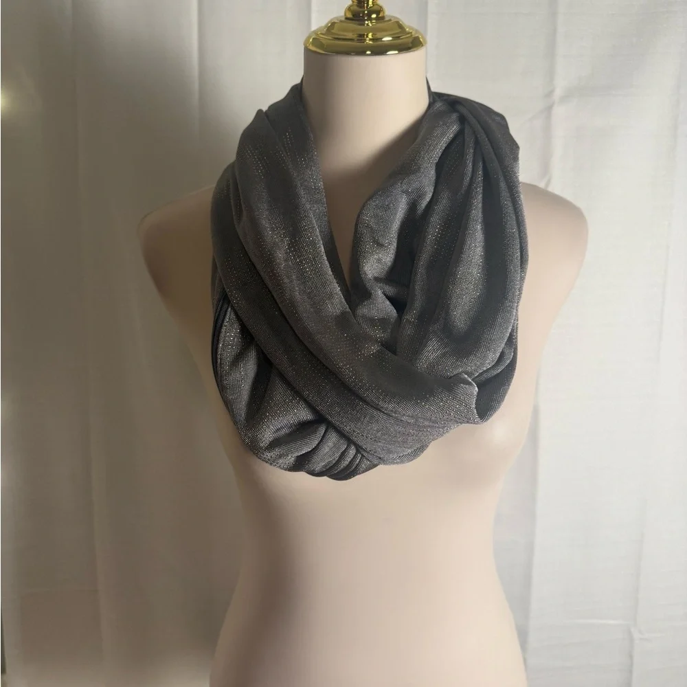 Sholdit Versatile Gray Infinity Scarf Soft Lightweight Accessory with Pocket
